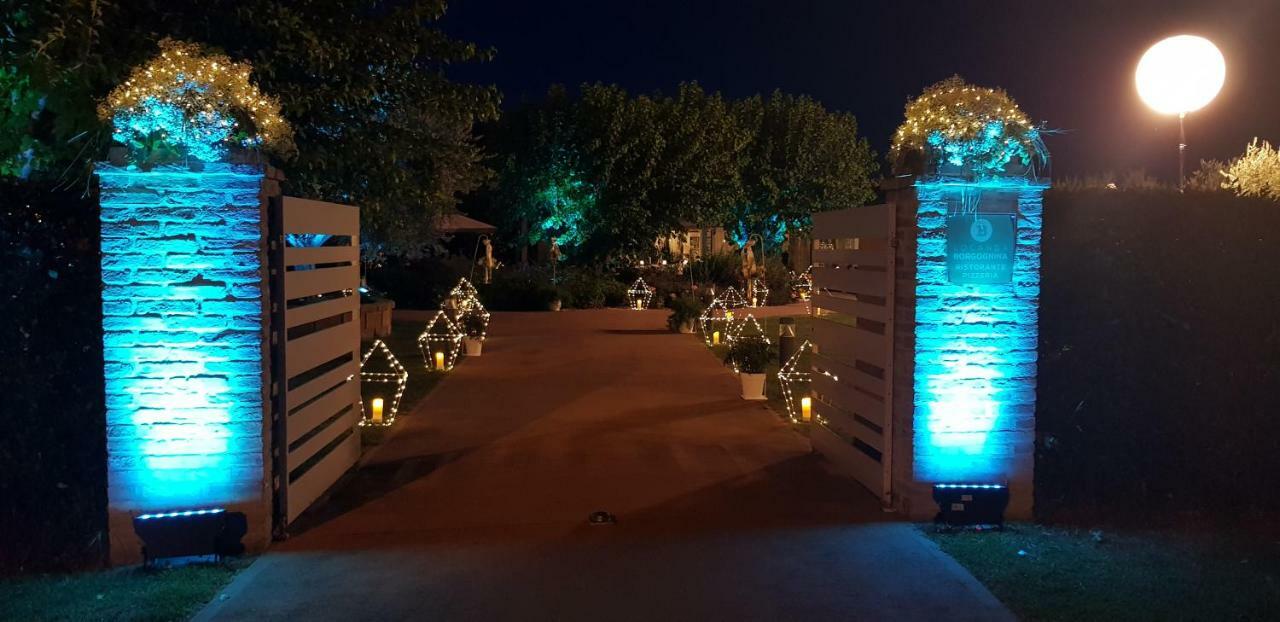 Locanda Borgognina Lucrezia Dış mekan fotoğraf